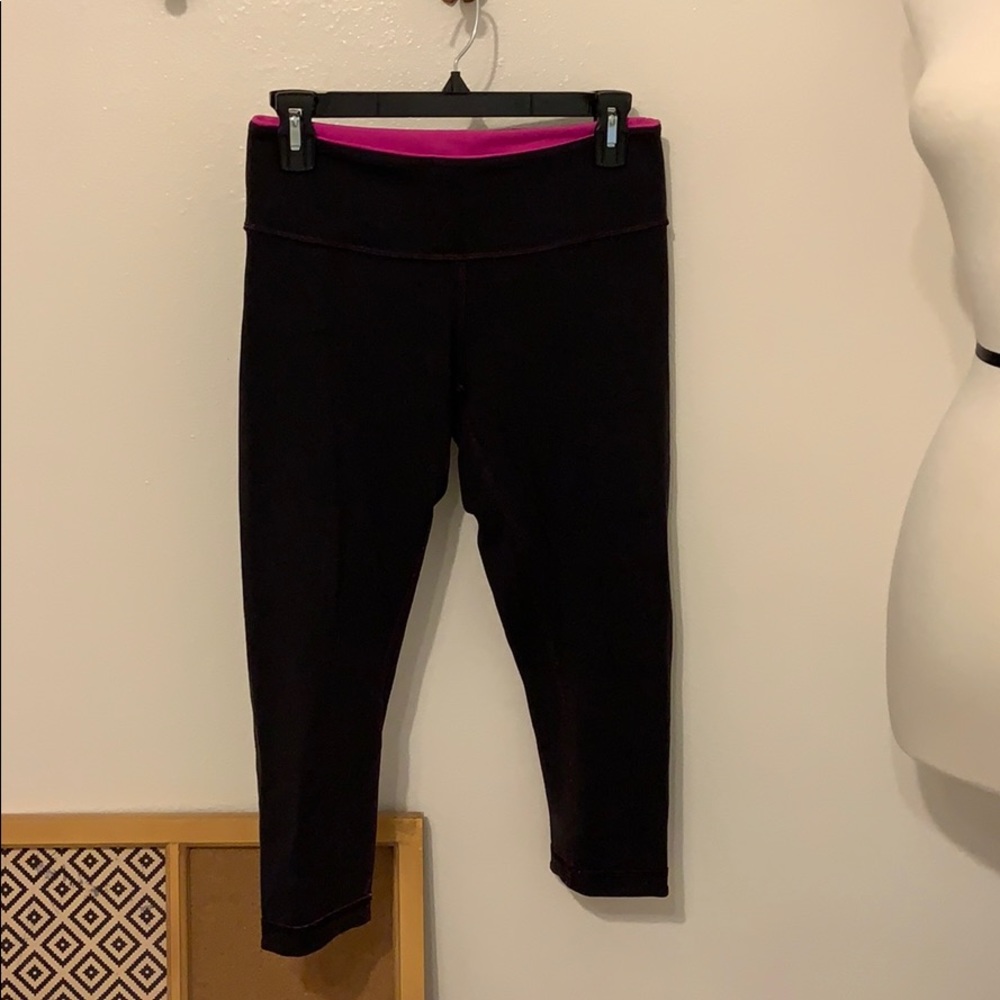 Lululemon cropped, reversible leggings size 8